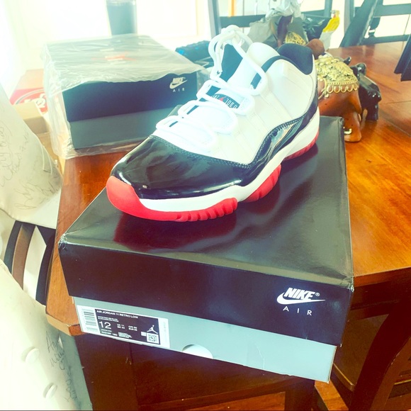 retro 11 low chicago